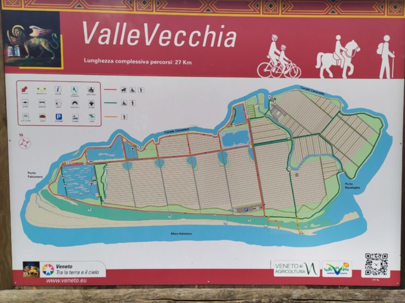 Esiste un luogo dove la terra e l’acqua giocano a rincorrersi.